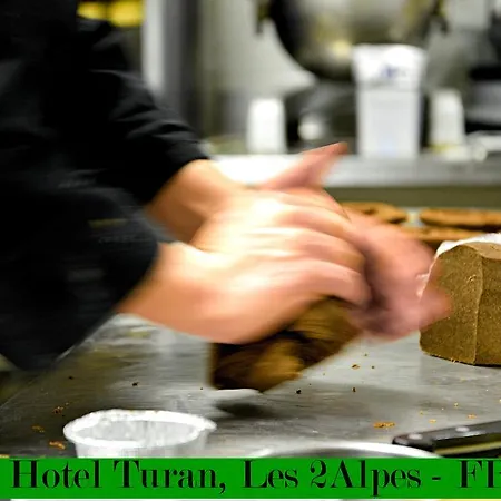 Turan Hotell